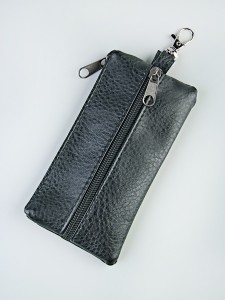 YA Ключница 2 кармана на молнии M-006